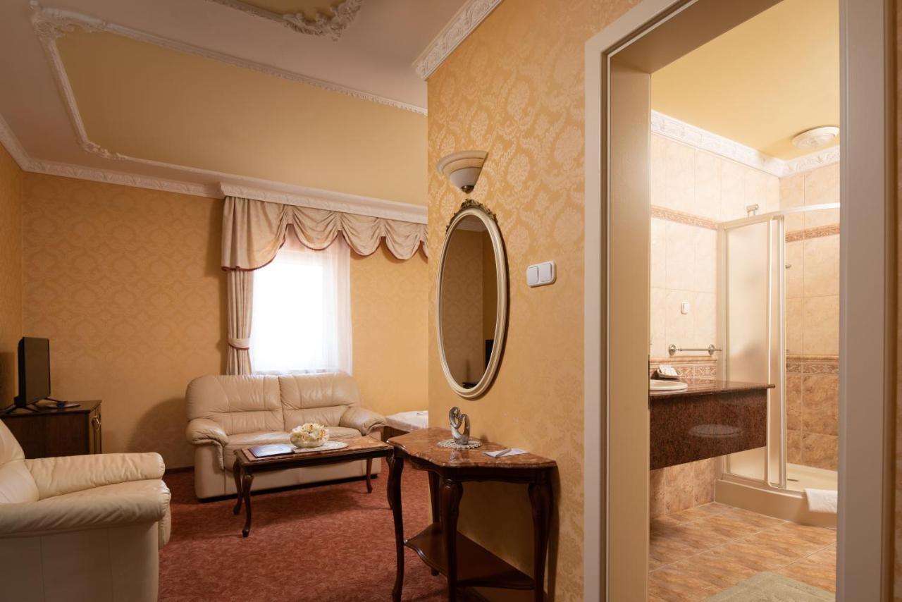Hotel Bíbic és Tüskevár Étterem és Horgásztó Nyíregyháza Exterior foto