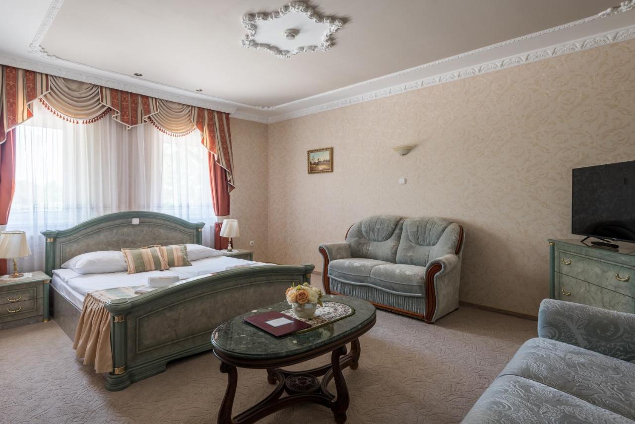 Hotel Bíbic és Tüskevár Étterem és Horgásztó Nyíregyháza Exterior foto