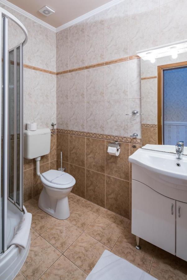 Hotel Bíbic és Tüskevár Étterem és Horgásztó Nyíregyháza Exterior foto