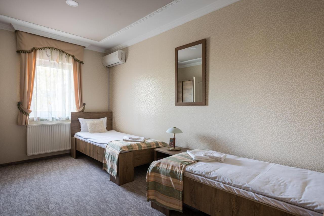 Hotel Bíbic és Tüskevár Étterem és Horgásztó Nyíregyháza Exterior foto