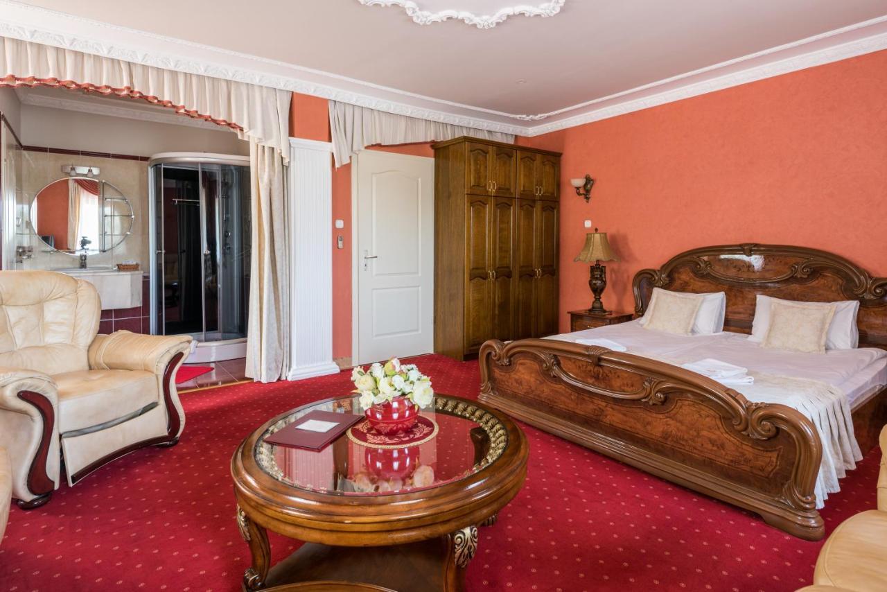 Hotel Bíbic és Tüskevár Étterem és Horgásztó Nyíregyháza Exterior foto