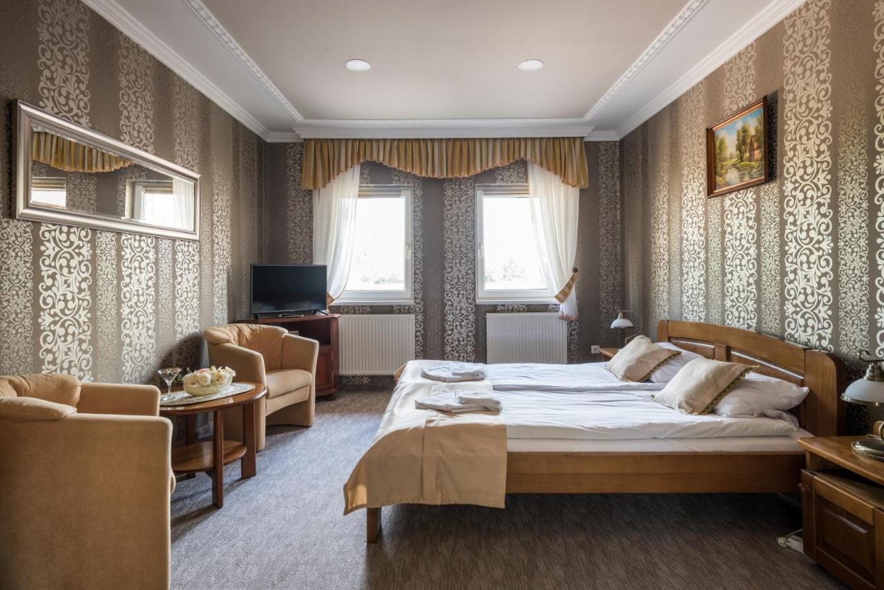 Hotel Bíbic és Tüskevár Étterem és Horgásztó Nyíregyháza Exterior foto